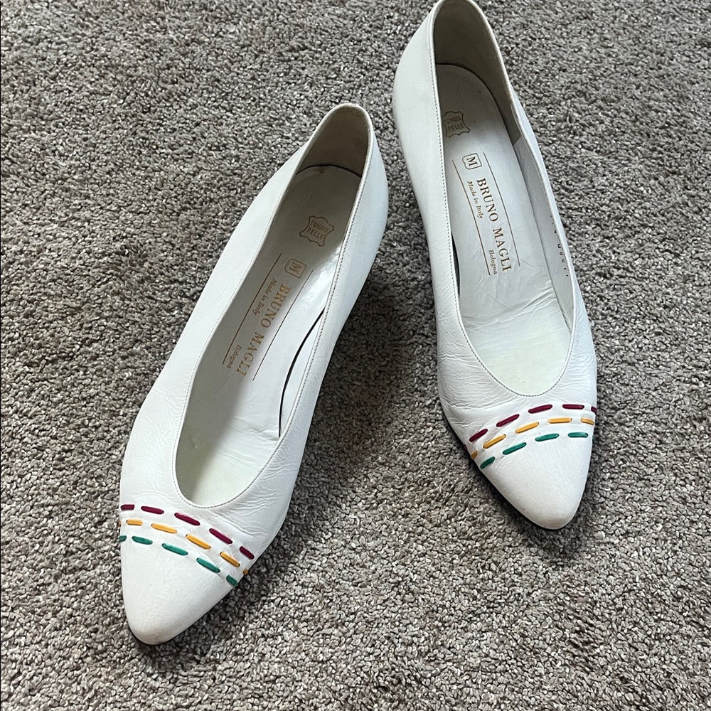 Bruno Magli 9.5B Vintage White Leather pumps 2” block heel made in Italy READ
